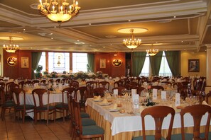 Local cuisine - Hotel La Maruxiña (Alameda de la Sagra)