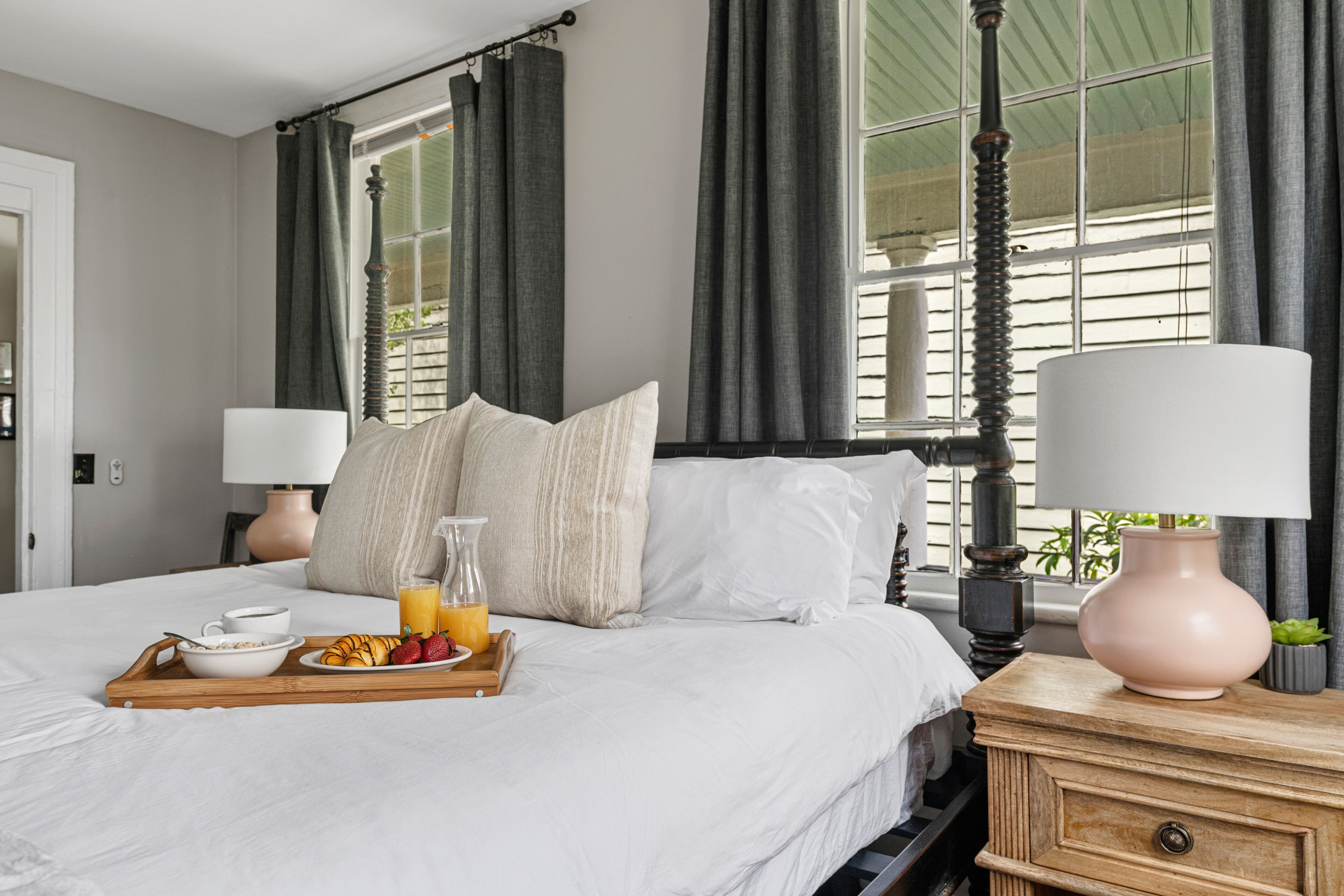 3 bedrooms, iron/ironing board, free internet