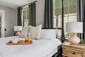 3 bedrooms, iron/ironing board, free Internet - Blissful Escape: Tranquility in Style (Suite B) (Charleston)