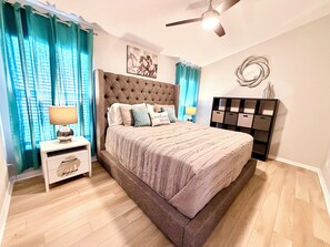 5 Schlafzimmer, Schreibtisch, Bügeleisen/Bügelbrett, Reisekinderbett