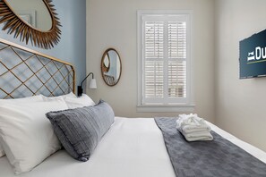 2 bedrooms, iron/ironing board, WiFi