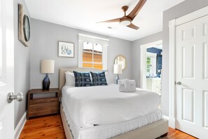 4 bedrooms, iron/ironing board, free Internet - Only 1 Block to King! | The Sweetgrass (Charleston)