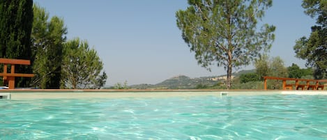 Piscine extérieure (ouverte en saison), piscine sur le toit