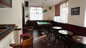 Lounge - The B'hive Inn (Salford)
