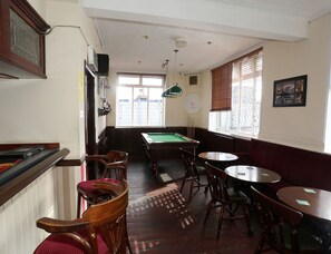 Lounge - The B'hive Inn (Salford)