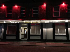 Exterior - The B'hive Inn (Salford)