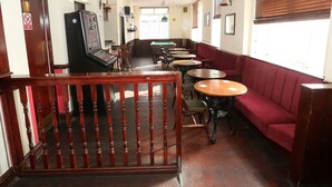 Lounge - The B'hive Inn (Salford)