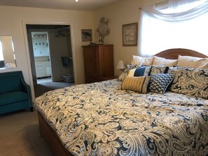 4 bedrooms, iron/ironing board, free WiFi, bed sheets - Spring and Summer rates, family's welcome. (Dauphin Island)