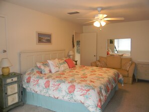 4 bedrooms, iron/ironing board, free WiFi, bed sheets