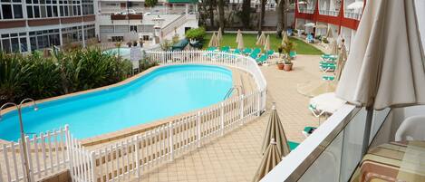 2 outdoor pools, pool umbrellas, sun loungers