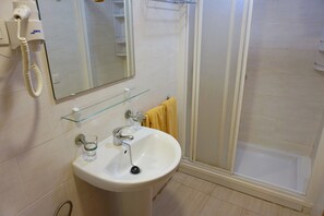 Standard Apartment, 1 Bedroom, Non Smoking, Terrace | Bathroom | Shower, hair dryer, towels, toilet paper