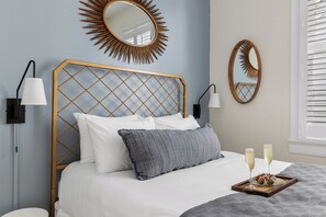 8 bedrooms, iron/ironing board, Internet