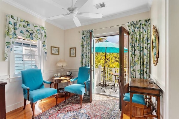 Televisión y oficina 