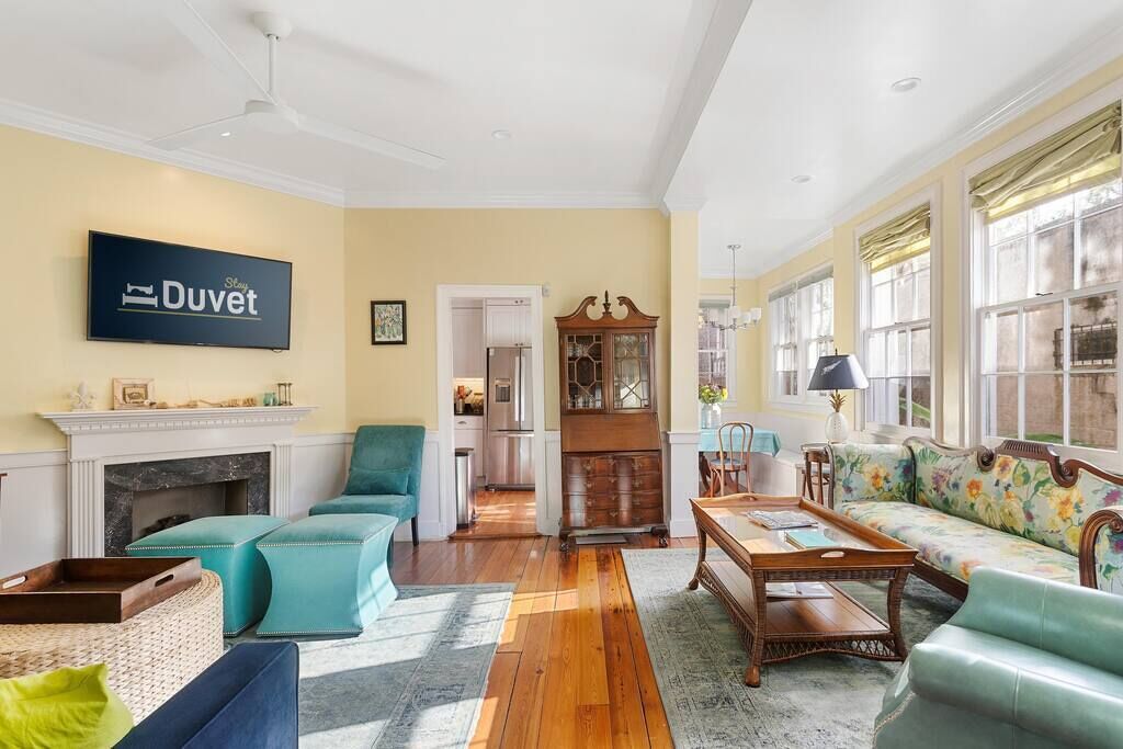 Lady Banks: Steps to Charleston's Best!