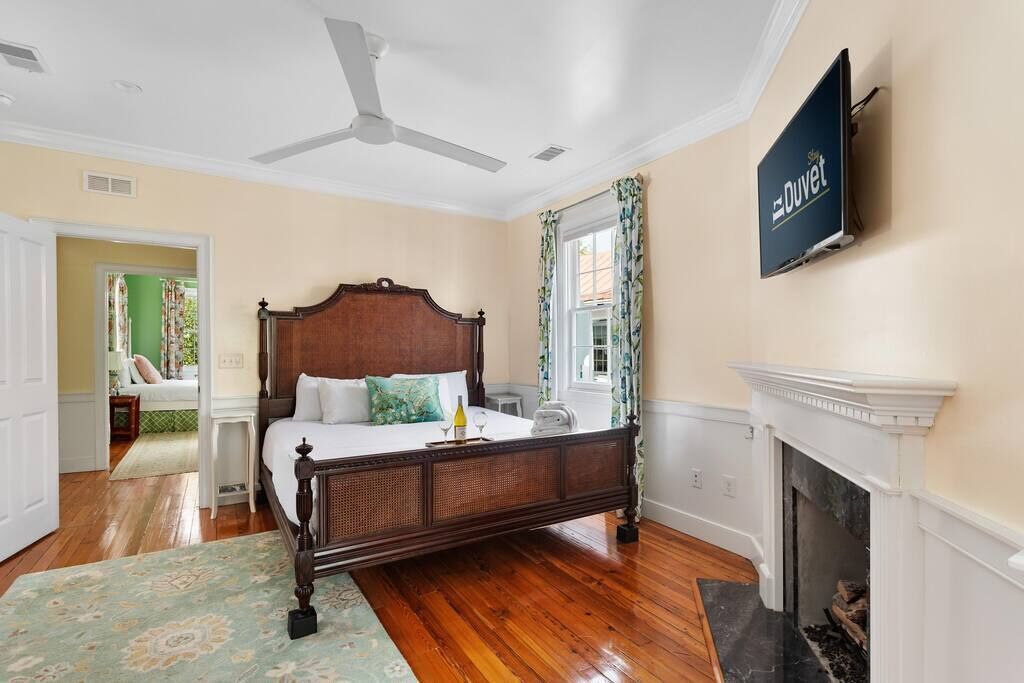 2 bedrooms, iron/ironing board, internet