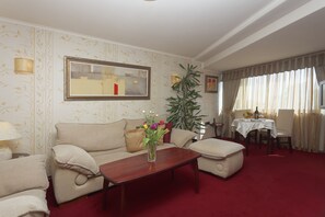 Standard-Apartment, 1 Schlafzimmer | Wohnbereich | Flachbildfernseher