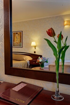 Minibar, coffres-forts dans les chambres, bureau, chambres insonorisées