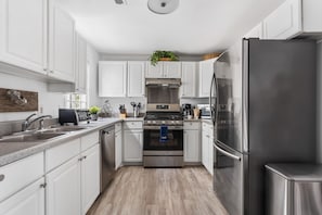 Fridge, microwave, oven, stovetop - The Longshoreman | Neighboring The Cedar Room (Charleston)