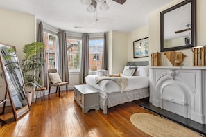 3 bedrooms, desk, iron/ironing board, internet