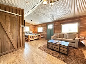 Televisión y oficina 