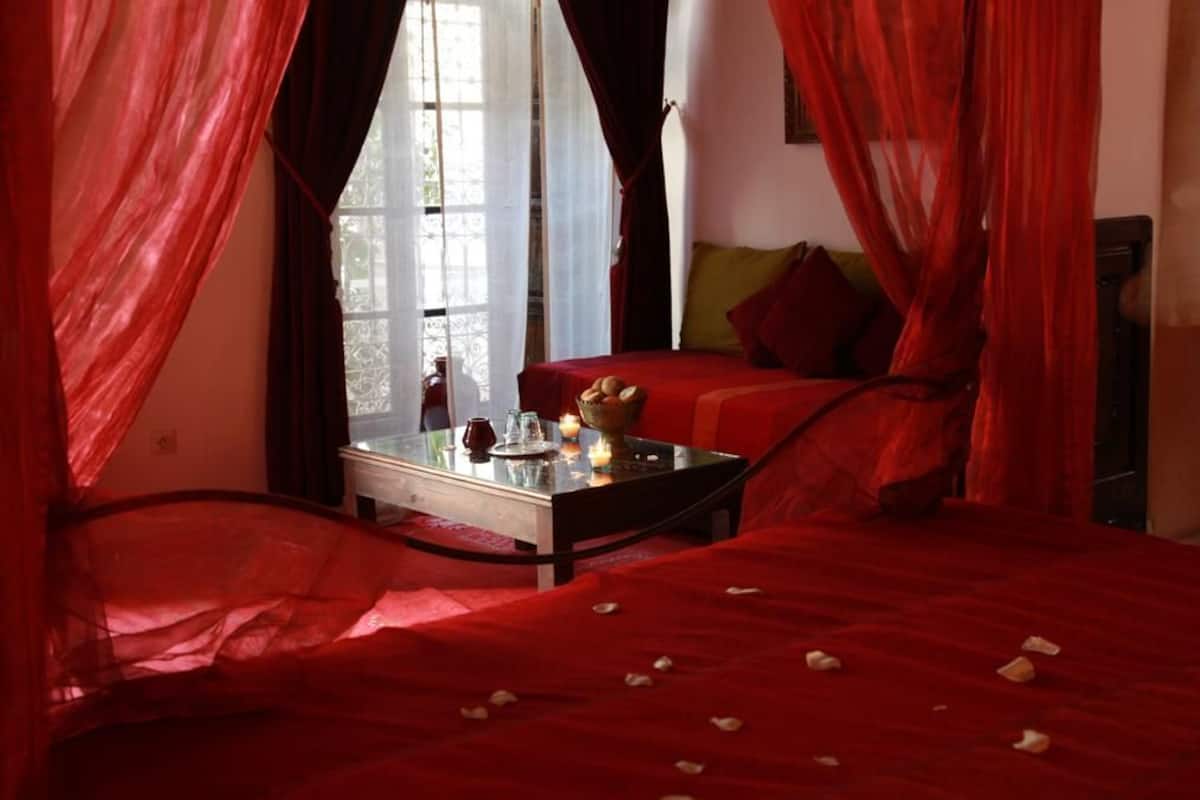 Suite (Yasmina) | Individually decorated, individually furnished, desk, blackout drapes