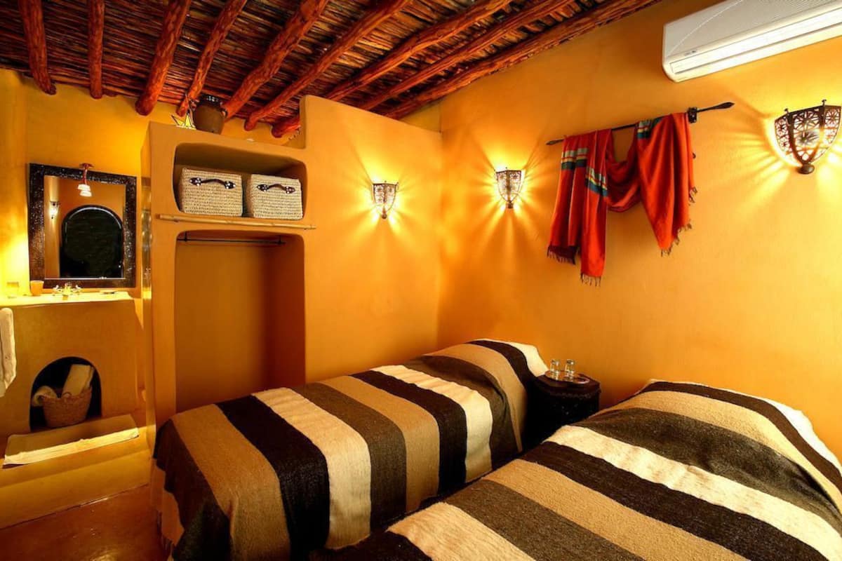 Escritorio, cortinas blackout, cunas y wifi gratis