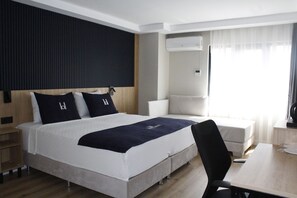 خزنة داخل الغرفة ومكتب وتجهيزات عازلة للصوت وأسرّة أطفال/رضّع (مجانًا)