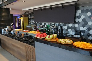 Middag serveres, tyrkiske retter