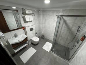 تجهيزات دش، مستلزمات مجانية للعناية الشخصية، مجففات شعر، خف للقدمين