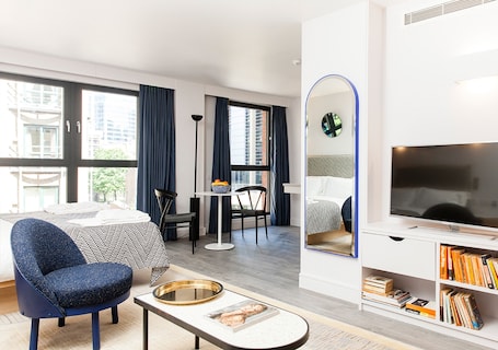 Studio, 1 Double Bed | Egyptian cotton sheets, desk, laptop workspace, soundproofing. Rockwell East