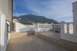 Luxury Villa, 4 Bedrooms | Terrace/patio