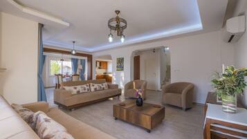 Lyxvilla - 4 sovrum | Vardagsrum | LCD-tv