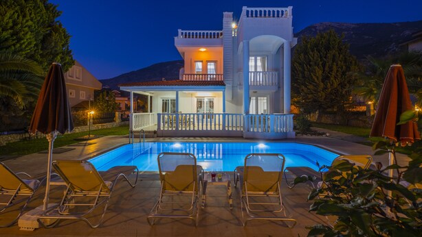 A two-story building with a swimming pool and lounge chairs. - Infinity Civan Villa (Fethiye)