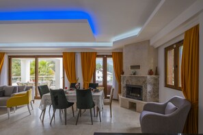 Villa, 5 Bedrooms (Olympia B1) | In-room dining