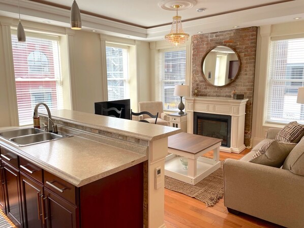 Condo luxueux, 1 chambre, vue sur le port | Literie de qualité, décor unique, ameublement unique