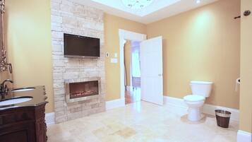 Luxury Condo, 2 Bedrooms, Partial Ocean View | Bathroom | Free toiletries, hair dryer, towels, soap