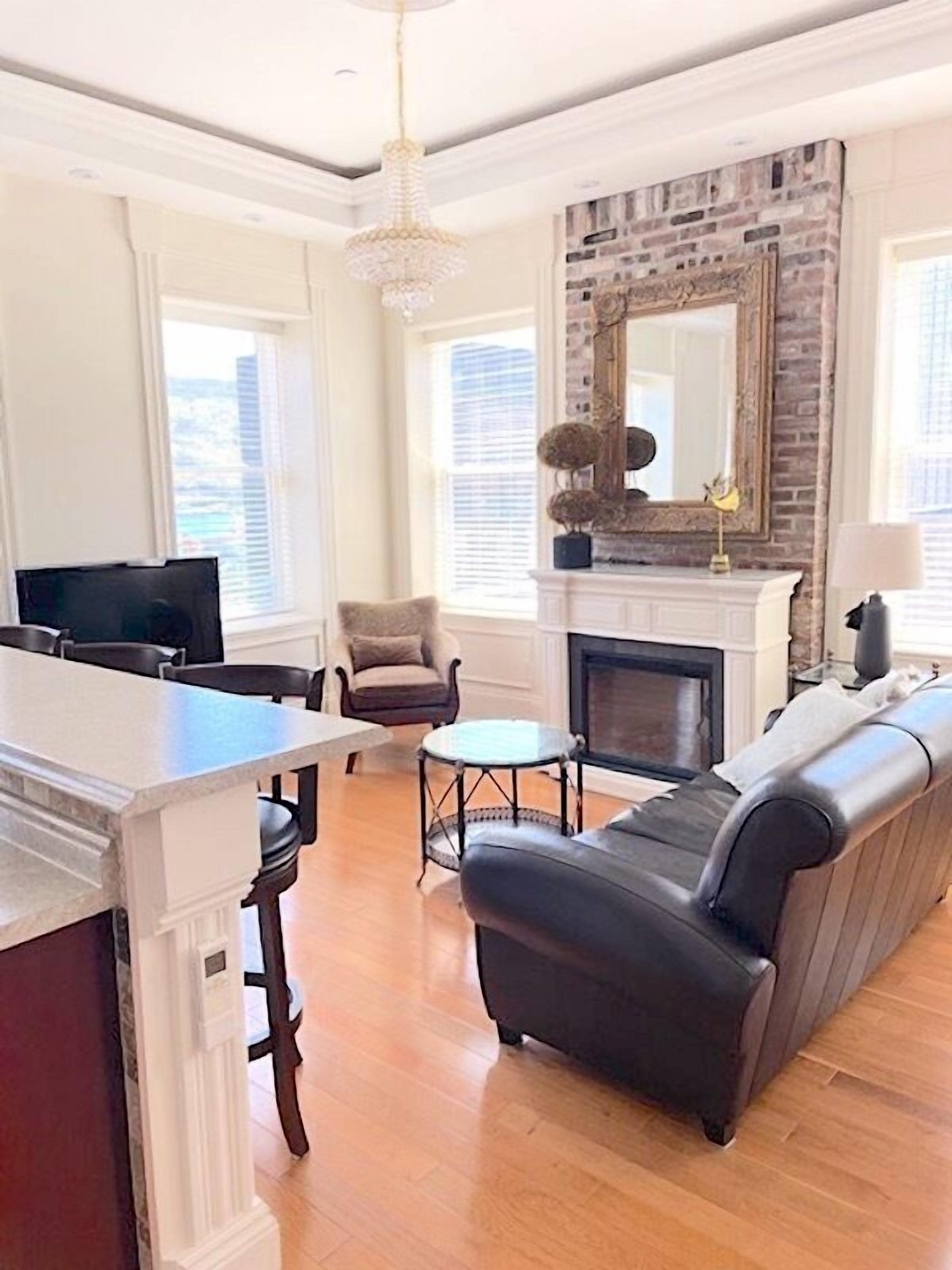 Luxury Condo, 2 Bedrooms, Partial Ocean View | Living area