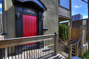 Condo luxueux, 2 chambres, vue partielle sur l'océan | Terrasse/patio