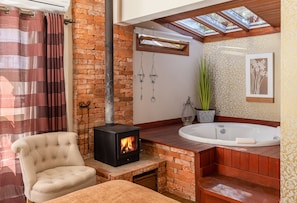 Jetted bathtub