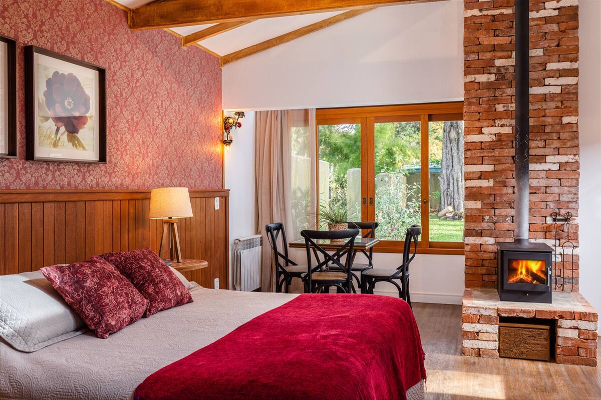 Studio, Fireplace, Garden View (Cozinha Auxiliar e Banheira Imersão) | Premium bedding, minibar, blackout drapes