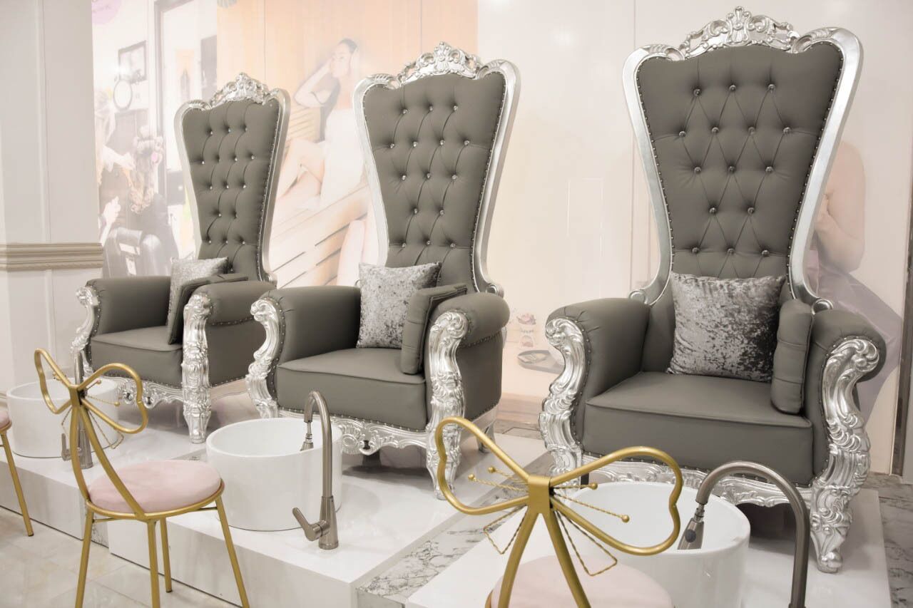 Sauna, steam room, manicures and pedicures