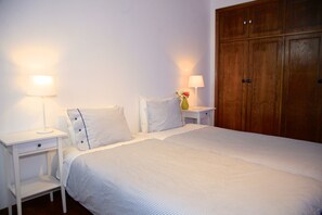 Blackout curtains, free WiFi, bed sheets - Ideas Peregrinas - Hostel (Tui)