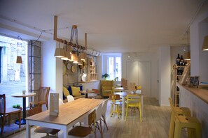 Daily continental breakfast (EUR 4.5 per person) - Ideas Peregrinas - Hostel (Tui)