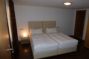 Classic-Suite, 3 Schlafzimmer | Hochwertige Bettwaren, Schreibtisch, schallisolierte Zimmer