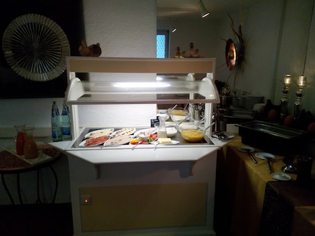 Desayuno buffet diario (EUR 12.5 por persona)