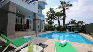 Seasonal outdoor pool, pool umbrellas, sun loungers