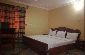 Desk, free WiFi - New Gate Lodge & Hospitality Ltd (Abuja)