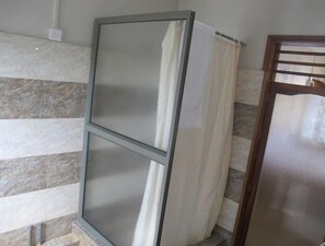 Double or Twin Room | Bathroom shower