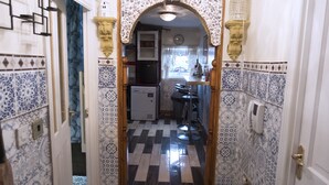 Unclassified image, 3 of 18, button - Lakasbah Rooms (Glasgow)