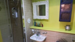 Unclassified image, 4 of 18, button - Lakasbah Rooms (Glasgow)